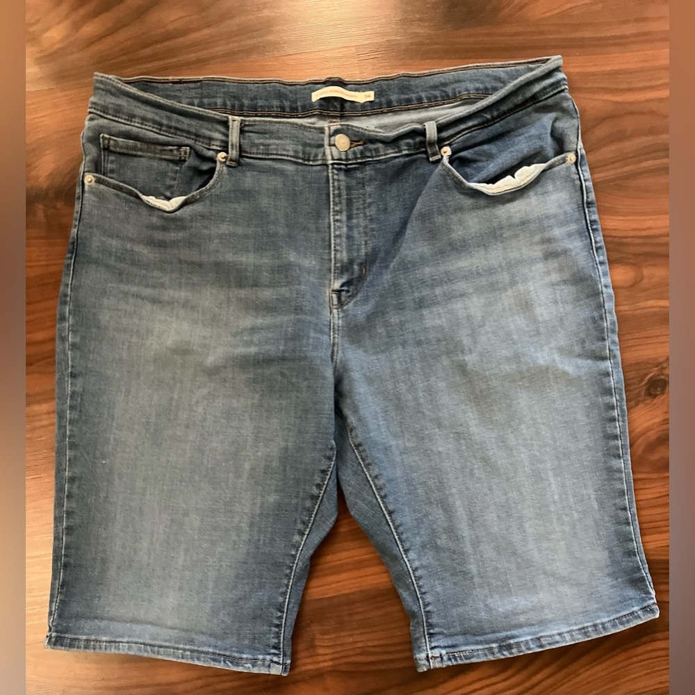 LEVIS shorts Womens 18 (34) Blue Sculpt  Classic Bermuda Denim Jeans